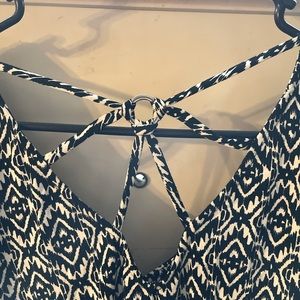 Woman’s top , 2X V neck short sleeves, knit fabric, NEVER WORN!